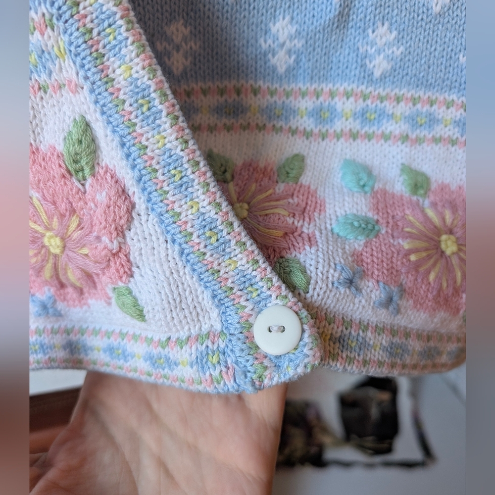 Vintage Light Blue Floral Knit Vest - Picture 5 of 7